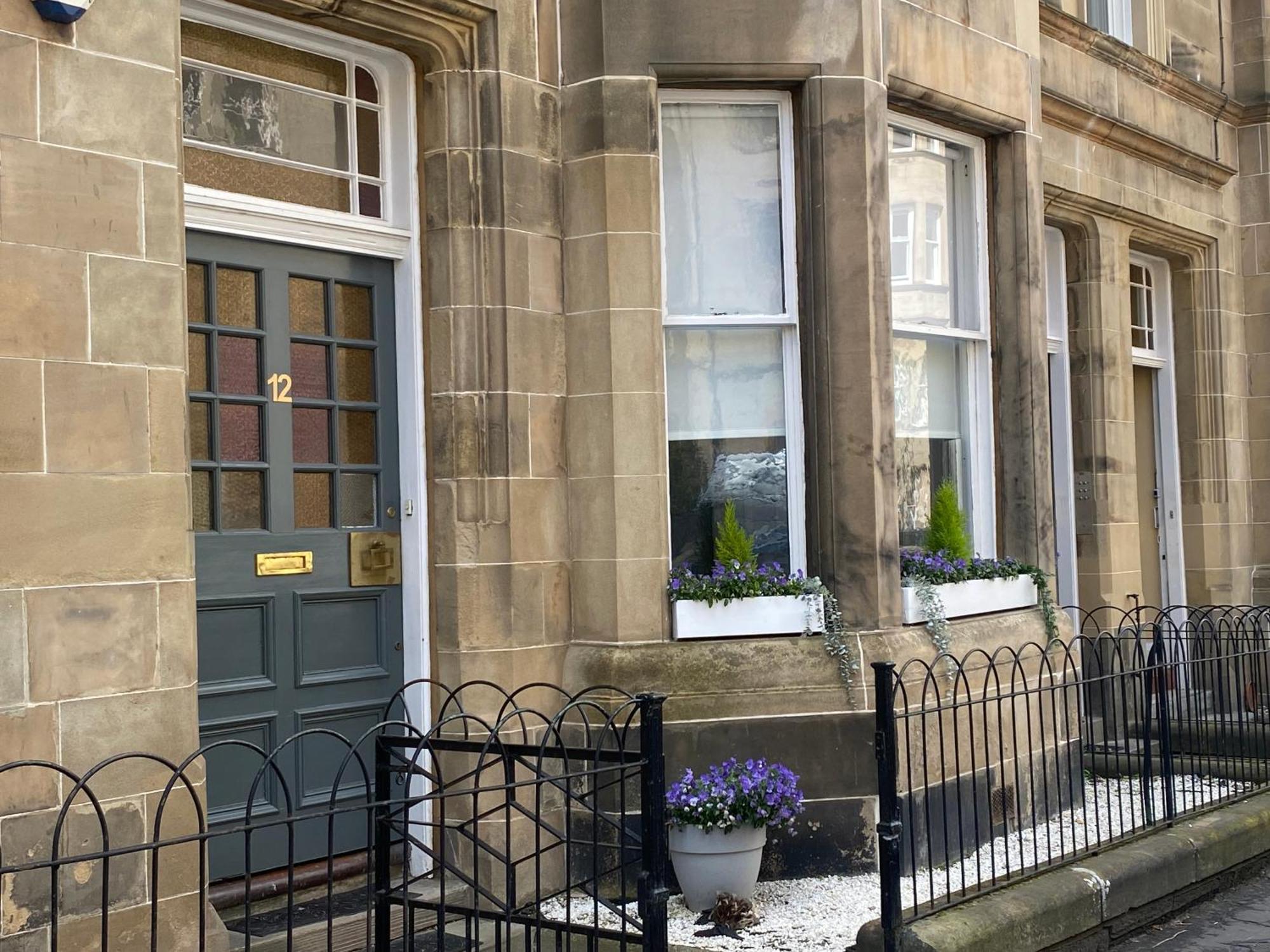 Lovely Main Door 2 Bed Apartment EDI Exterior foto
